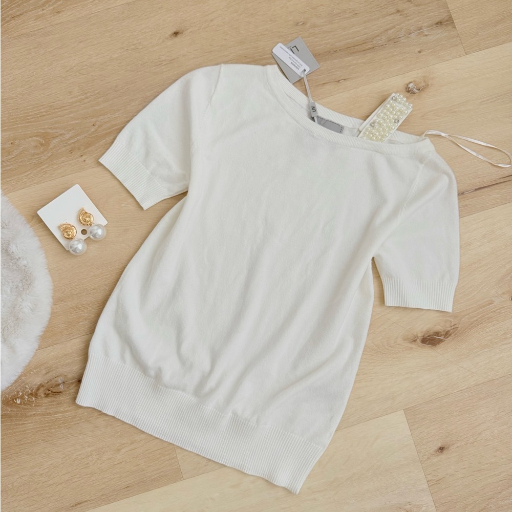 007 LIV MILANO Elegant White Short Sleeve Knit Top With Pearls NWT